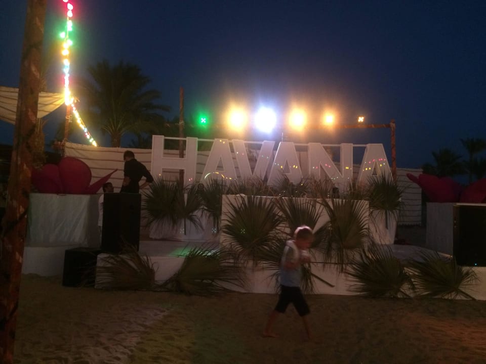 Beach Dinner ROBINSON SOMA BAY