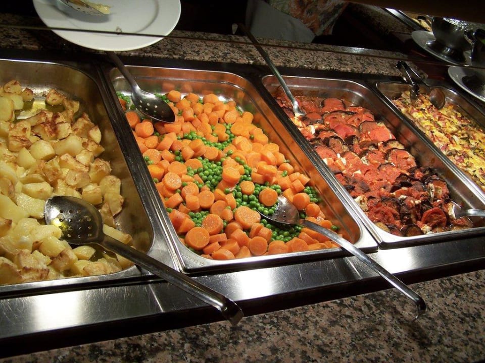Typisches Buffet Asterias Beach