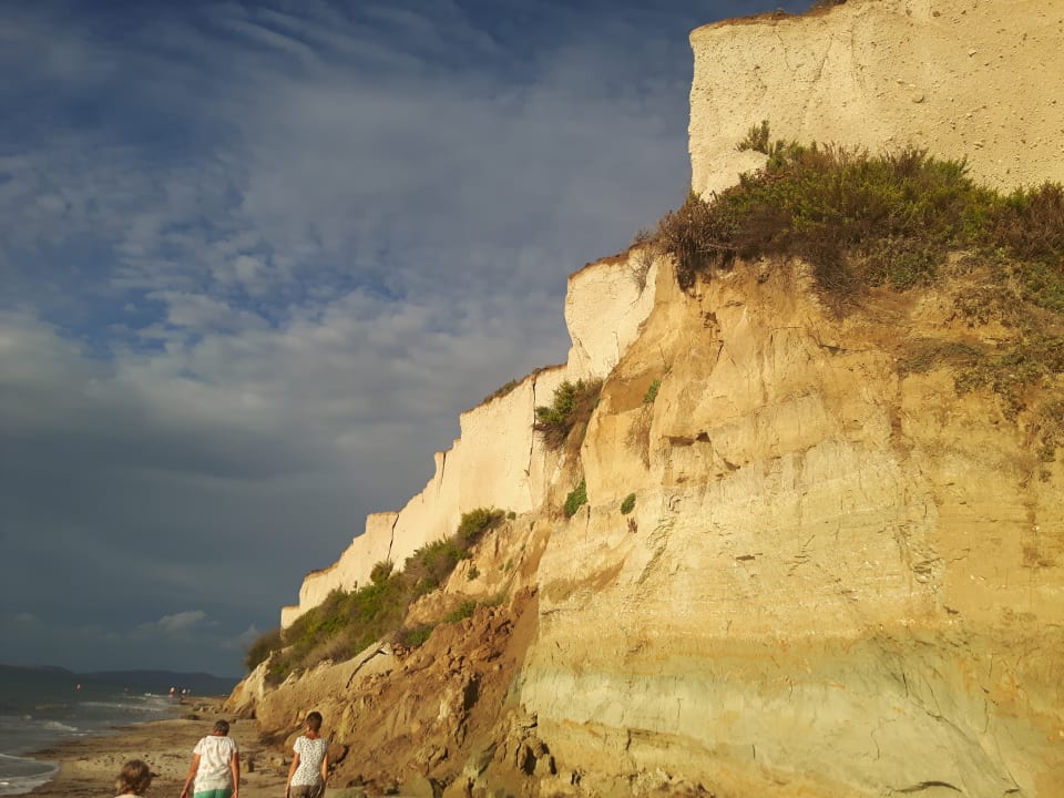Strand Hotel Kouros Palace