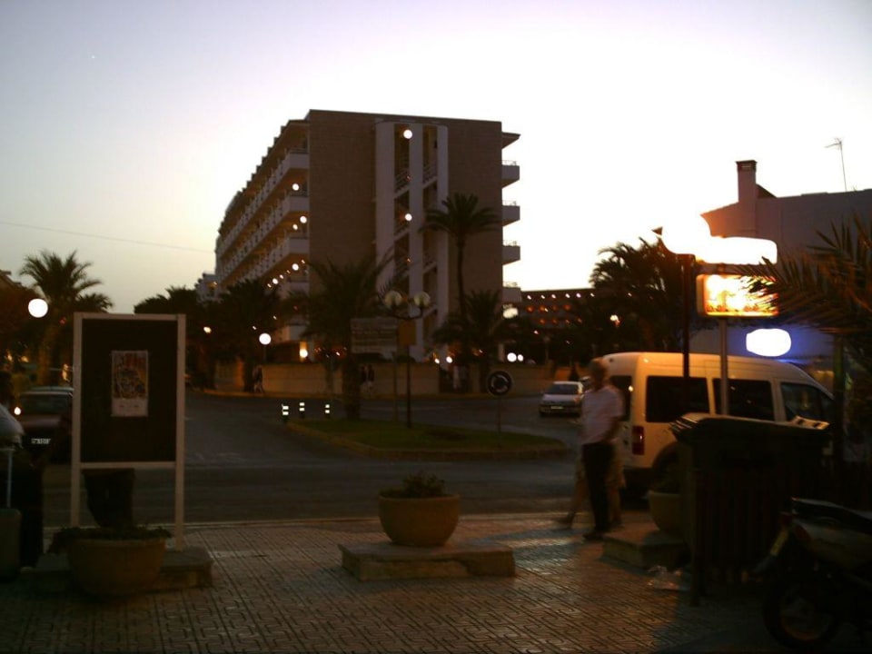 Außenansicht Hotel bei Dämmerung Caprice Janeiro Hotel & Spa