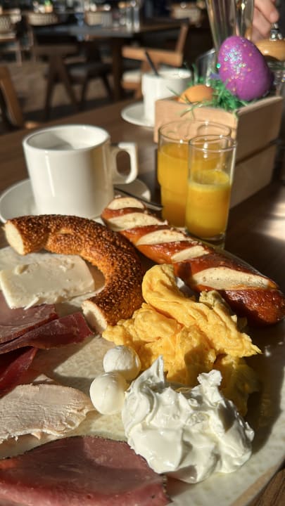 Gastro Jacaranda Luxury Resort