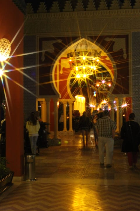 Durchgang mit vielen kleinen Lokalen Pickalbatros Alf Leila Wa Leila Resort - Neverland Hurghada