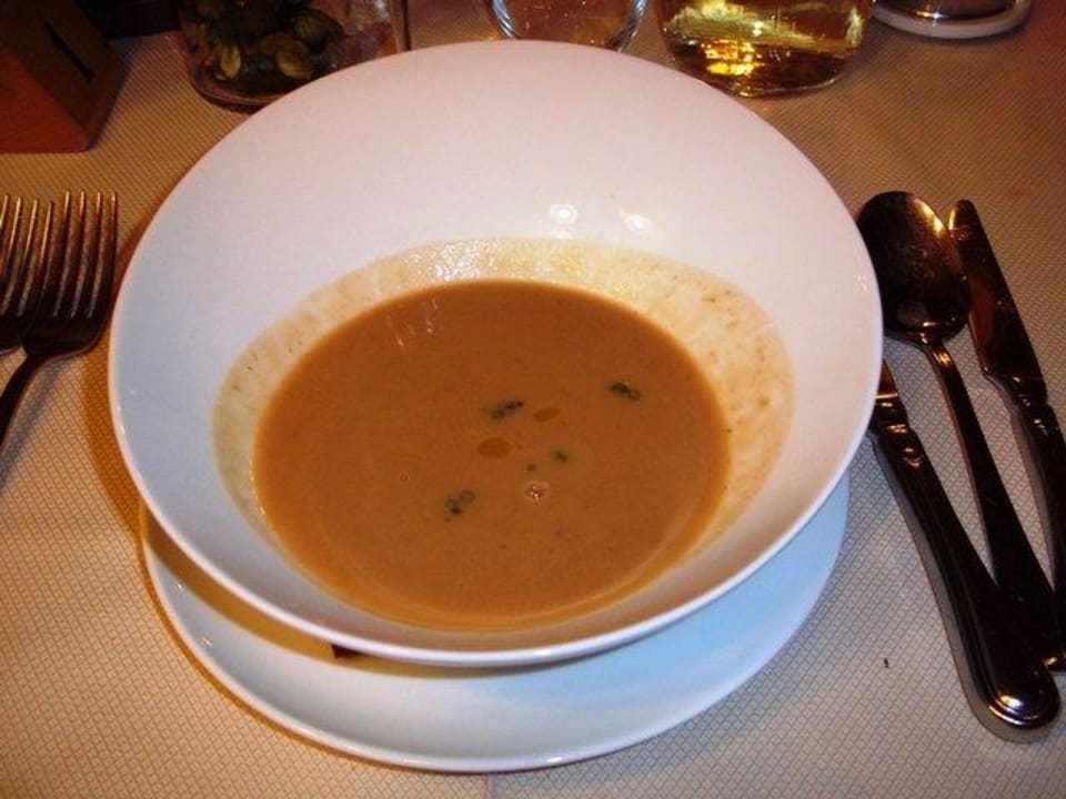 Braune Bohnensuppe mit Olivenöl Alphotel Tyrol