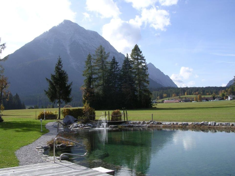 Blick vom Hotel Karwendel auf die Hohe Munde Alpenhotel Karwendel