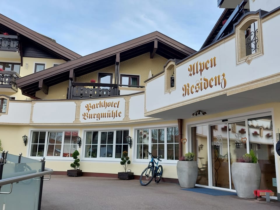 Außenansicht Parkhotel Burgmühle