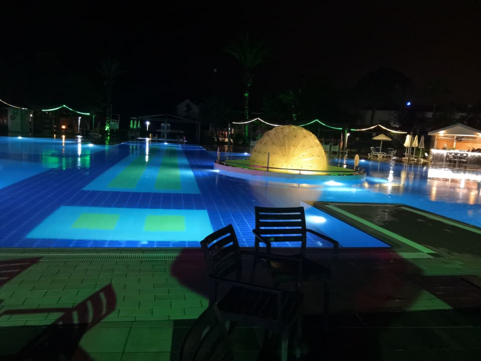 Pool Le Jardin Resort