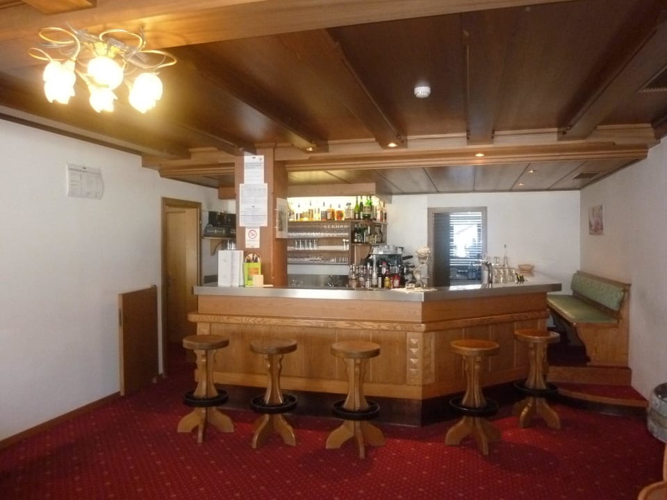 Bar neben dem Eingangsbereich Smart Hotel Firn