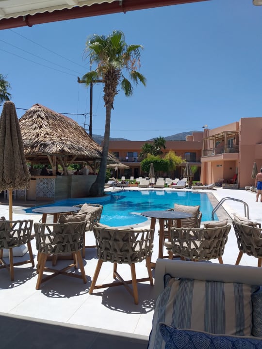 Pool High Beach Resort