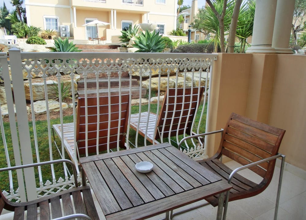 Private Terrasse zum Garten und Sonnenliegen Vila Alba Resort