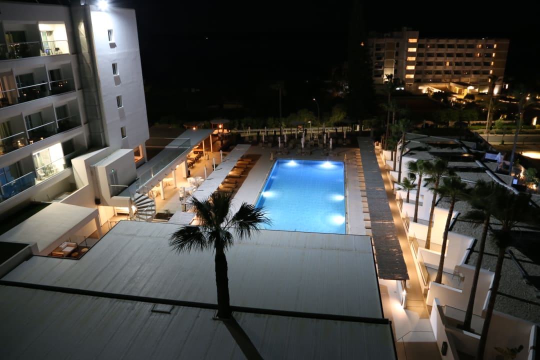 Ausblick Napa Mermaid Hotel & Suites