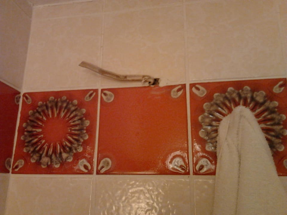 Offene Stromkabel! Garni Hotel Engel