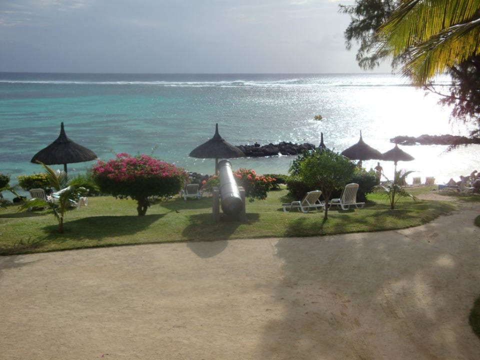 Ausblick - Garten/Strand Canonnier Beachcomber Golf Resort & Spa
