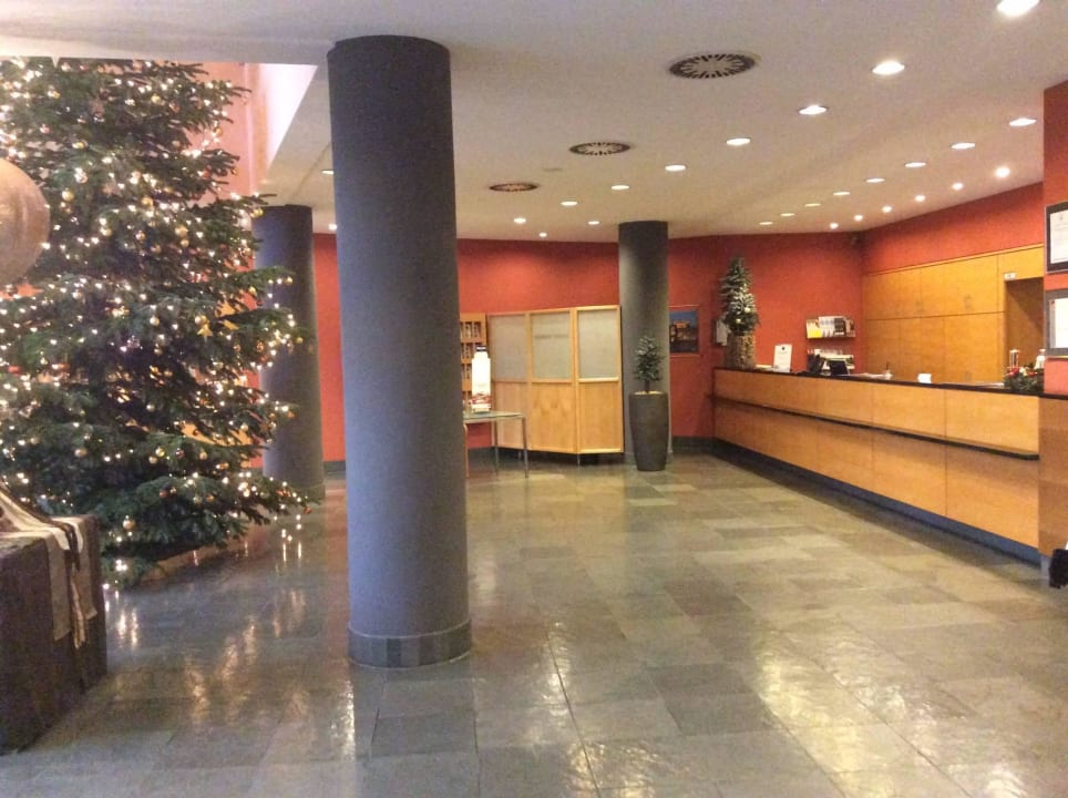 Weihnachtliche Lobby Dorint Hotel Dresden