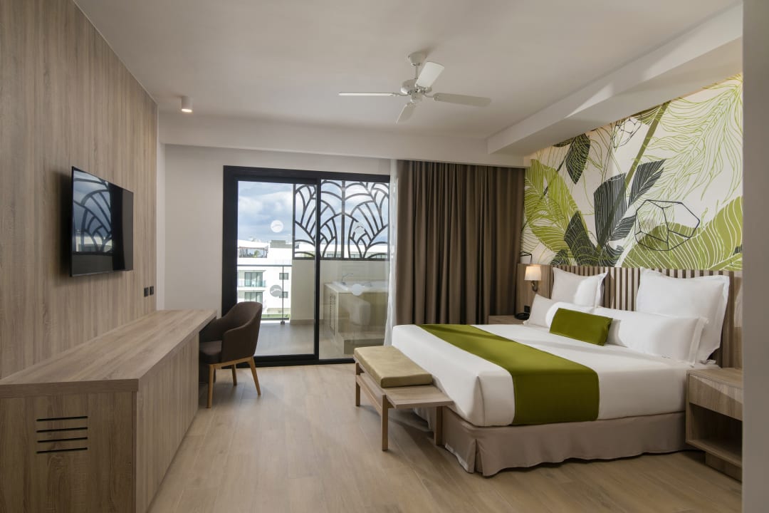 Zimmer Serenade All Suites - Adults Only Resort