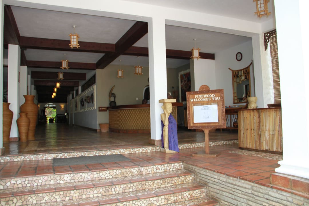 Treppe zur Lobby Hotel Pinewood Beach Resort & Spa