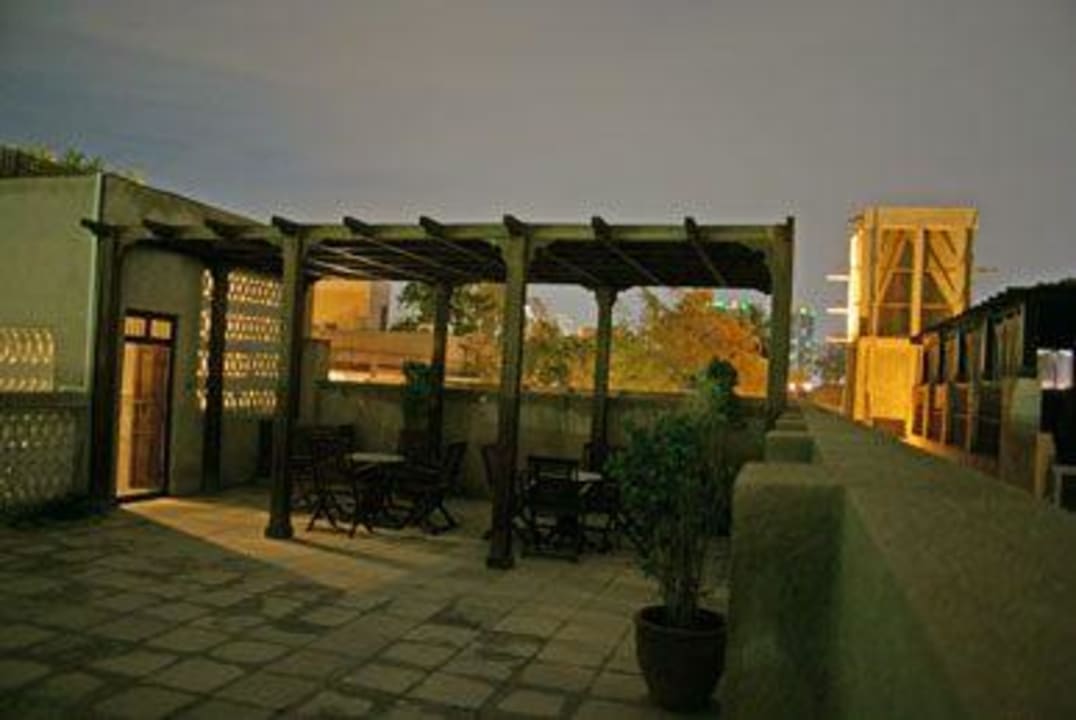 Dachterrasse bei Nacht Hotel Orient Guest House