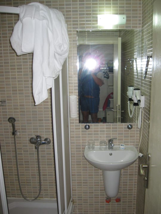 Duschecke Toiletten Waschbecken 4 qm groß Ulusoy Kemer Holiday Club