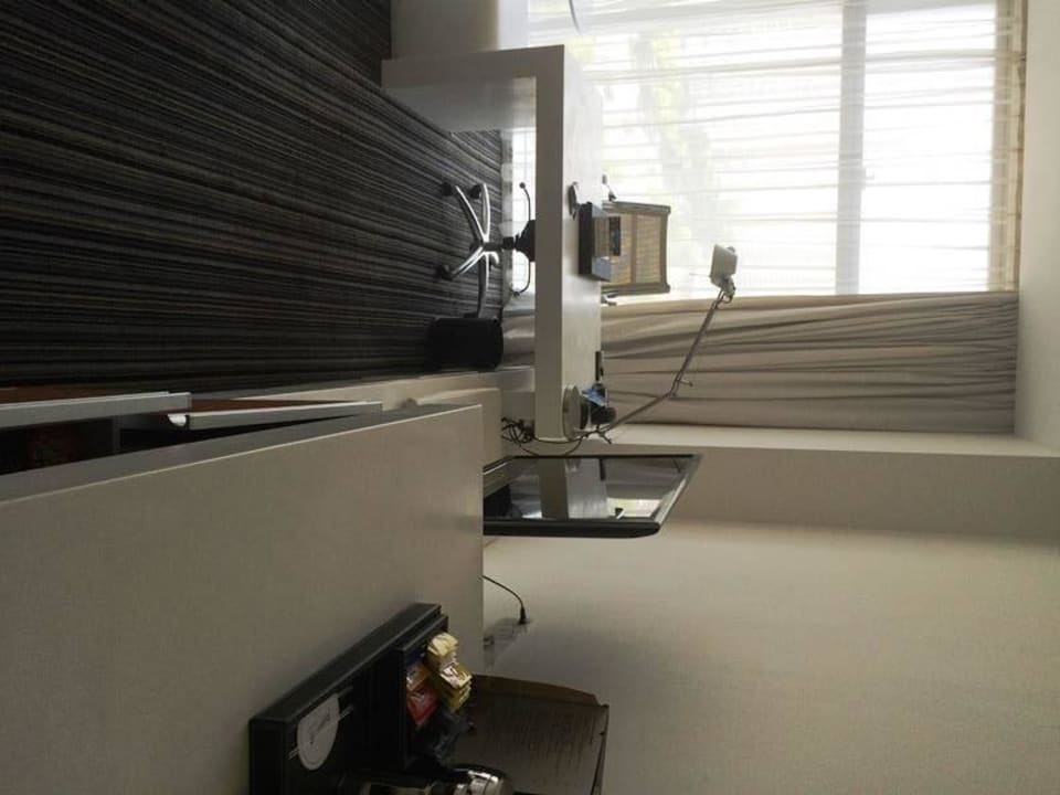 Schreibtisch und Fernseher Grand Mercure Shanghai Century Park