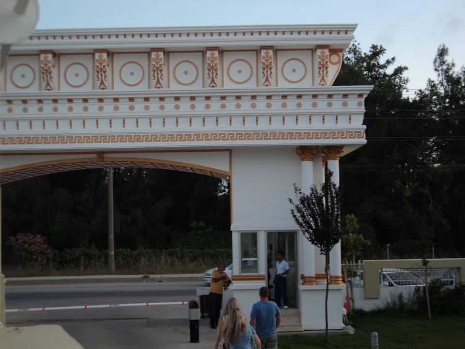 Tor zur Anlage Maya World Park Hotel