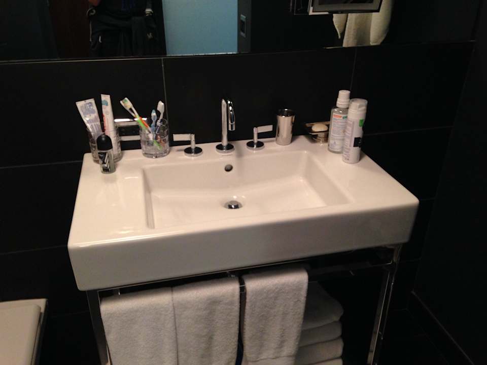 Bad Hotel Ames, A Morgans Original