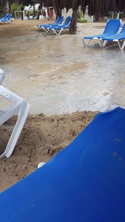 Nach kurzem starken Regen Bahia Principe Grand El Portillo