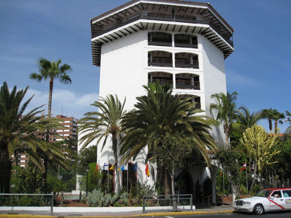 Hotel von der Strasse aus Hotel Parque Tropical