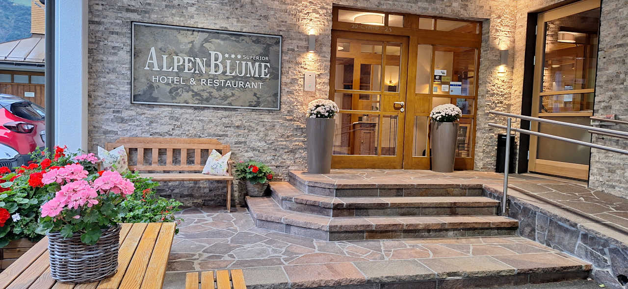 Außenansicht Hotel Alpenblume