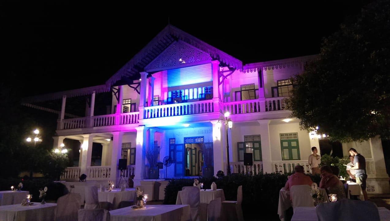 Show zum Thai-Buffet im Panwa House Cape Panwa Hotel