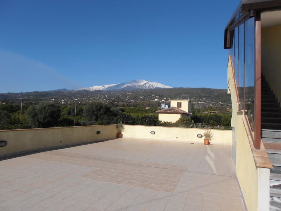 Blick von der Terrasse zum Ätna La Terra dei Sogni Hotel & Farm House