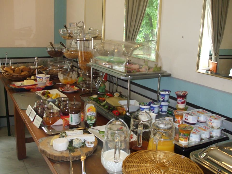 Reichhaltiges Frühstück Park Hotel Am Lindenplatz