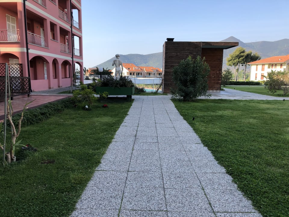 Gartenanlage Ai Pozzi Village Hotel & Resort