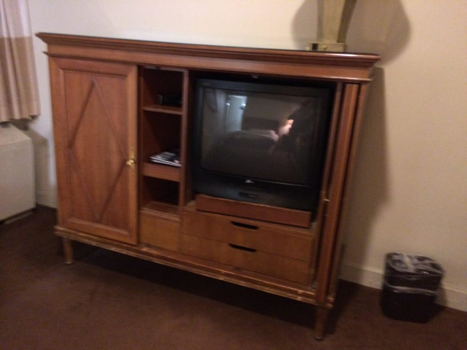 Schrank New York's Hotel Pennsylvania