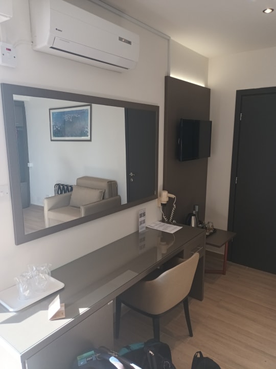 Zimmer Queen's Bay Hotel