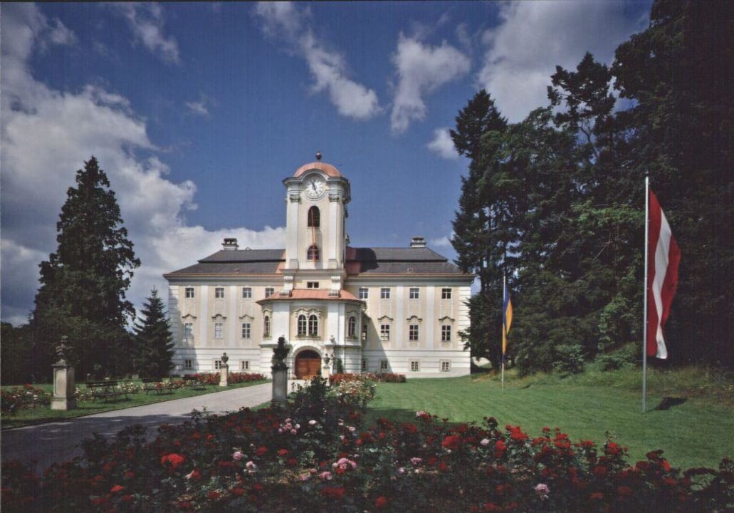 Außenansicht Sommer Schlosshotel Rosenau