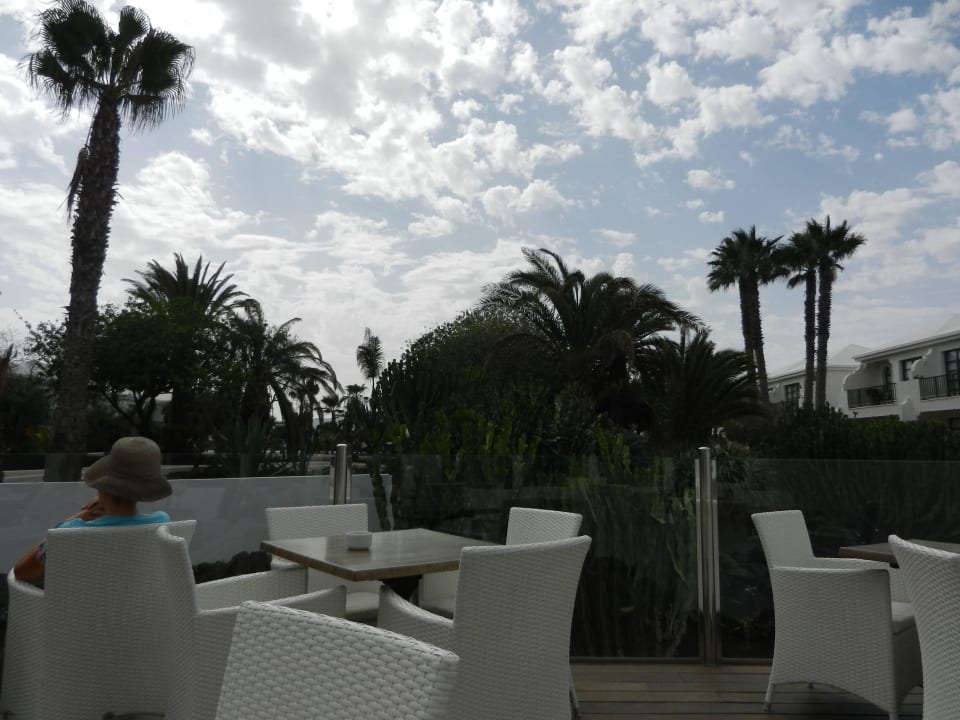 Terrasse an der Lobby H10 Ocean Suites