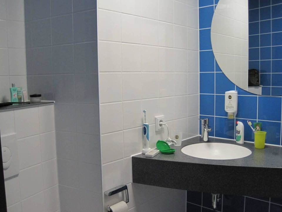 Sehr hoch angebrachter Waschtisch B&B Hotel Göttingen-City