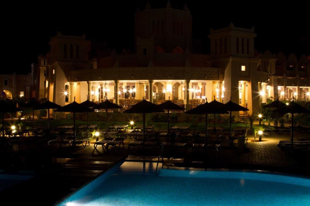 Pool Restaurant bei Nacht Hotel Riu Touareg