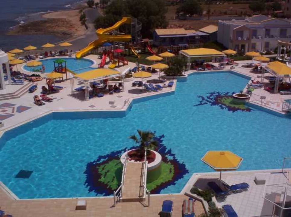 Pool mit neuer Rutsche  Hotel Serita Beach