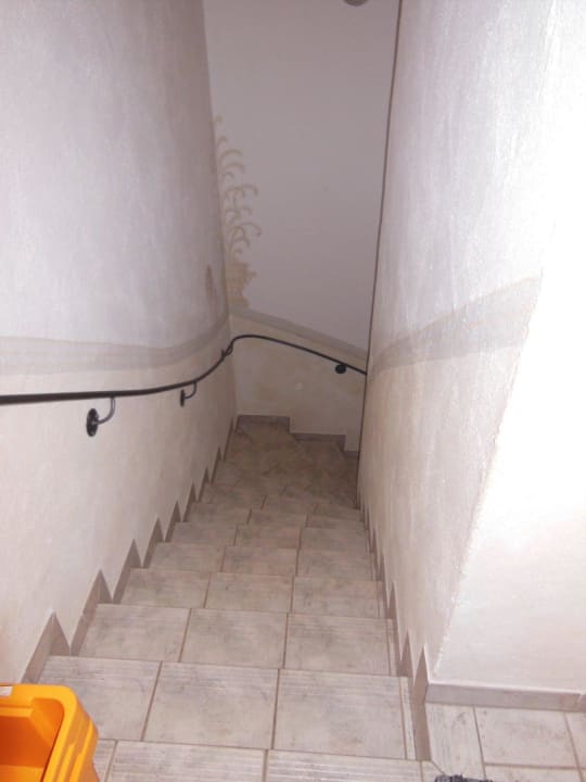 Blick ins Treppenhaus Ferienwohnungen Finkenhof