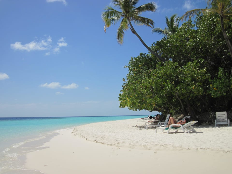 Strand an der Westseite Biyadhoo Island Resort