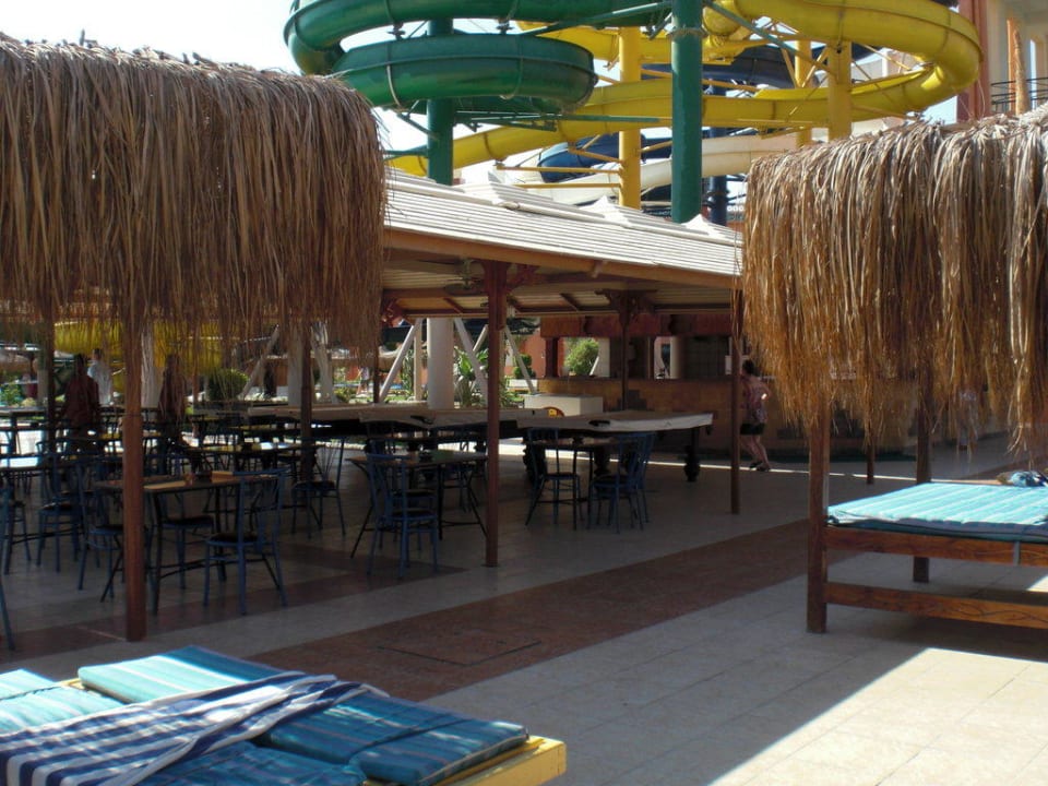Habana Bar neben dem Pool Pickalbatros Aqua Park Resort - Hurghada
