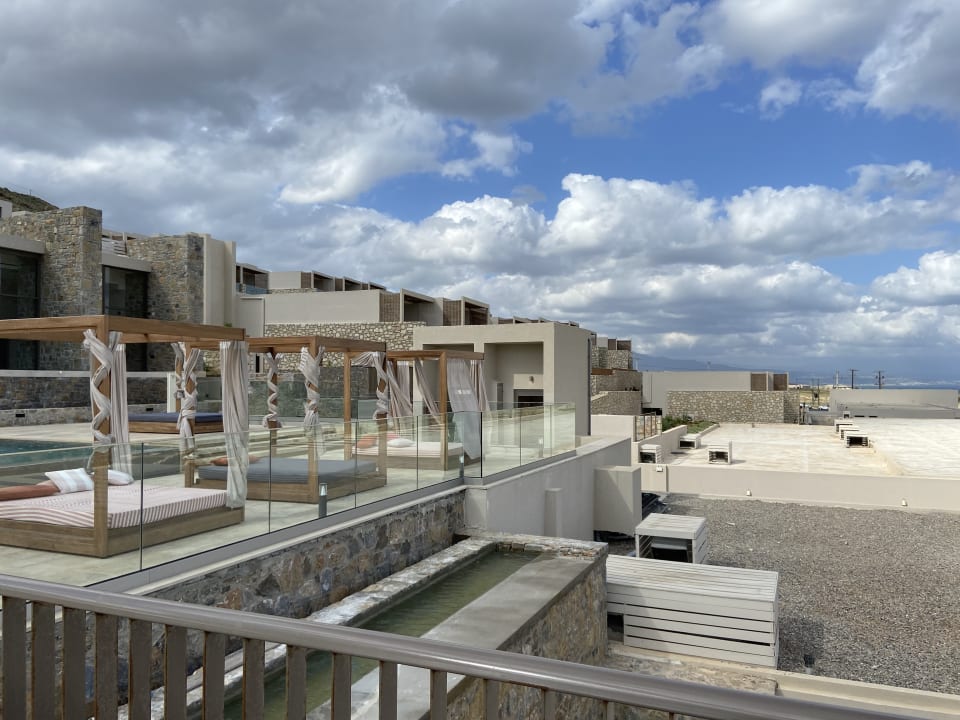 Pool The Royal Senses Resort, Curio Collection by Hilton