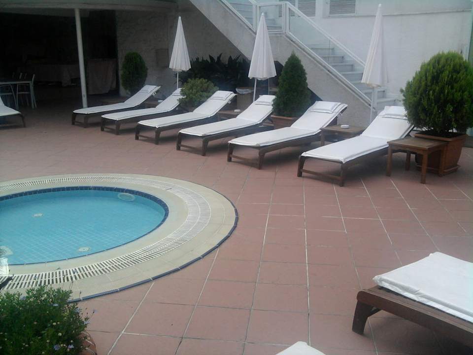 Liegen am Pool Hotel Harem