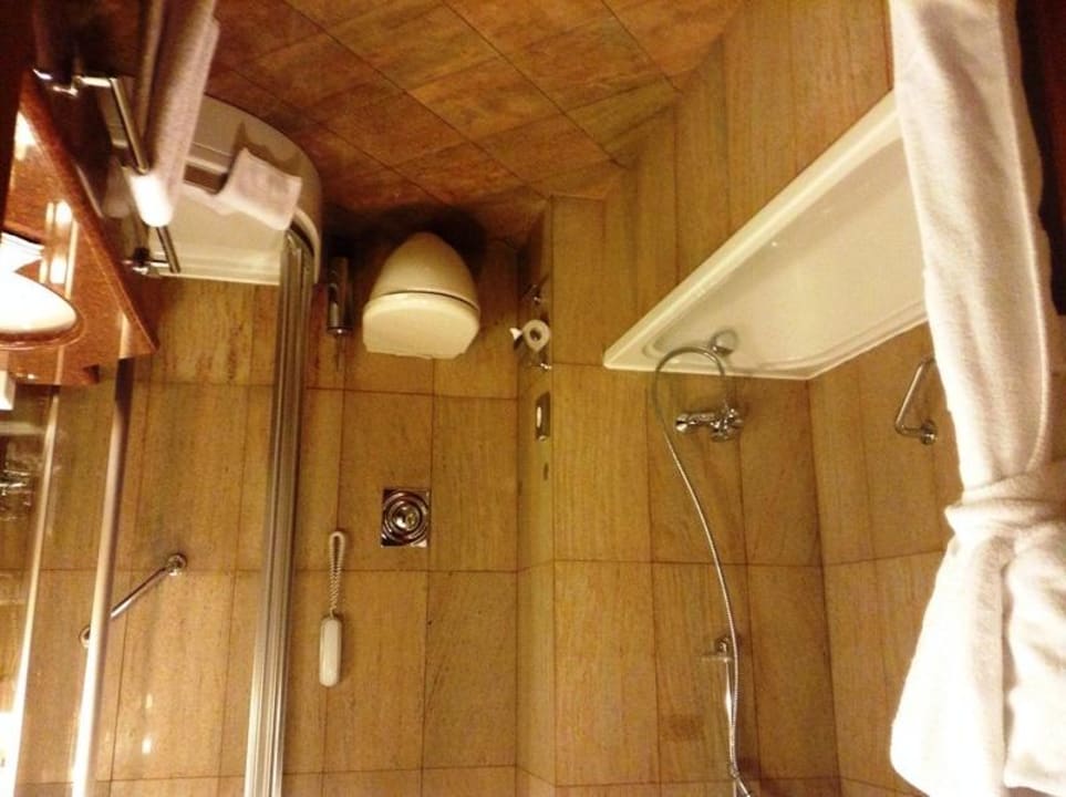 Ванная и душевая кабина Hotel Crowne Plaza