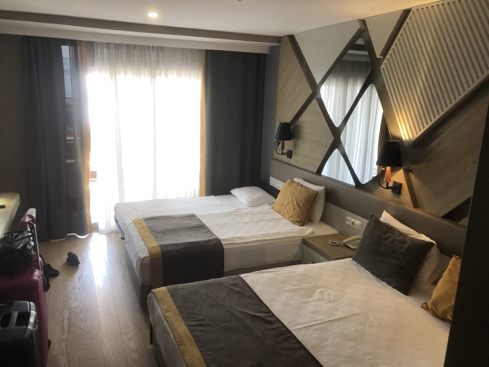 Zimmer Saturn Palace Resort Hotel
