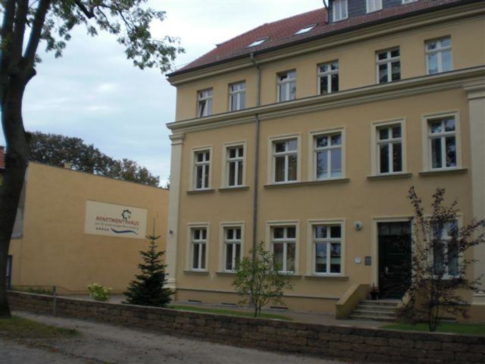 Apartmenthaus von der Stadtseite Apartmenthaus Am Grienericksee