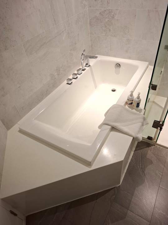 Zimmer Arden Hotel and Residence by At Mind
