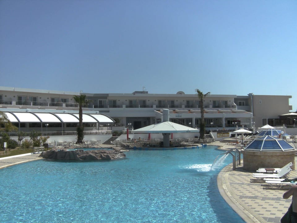 Haupthaus von Strandseite Atlantica Marmari Palace