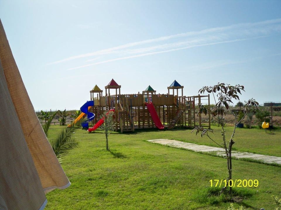 Die Spieleburg der Kinder neben den Rutschen Seaden Sea World Resort & Spa