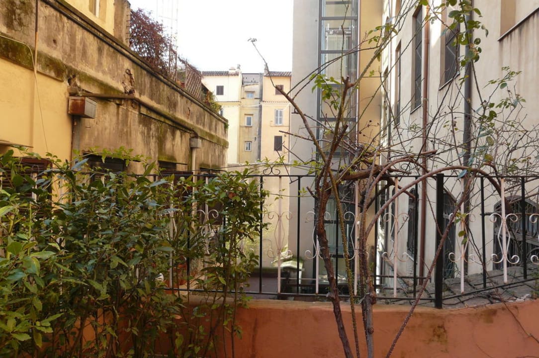 Von der Terrasse auf die Nachbarn Hotel Viminale
